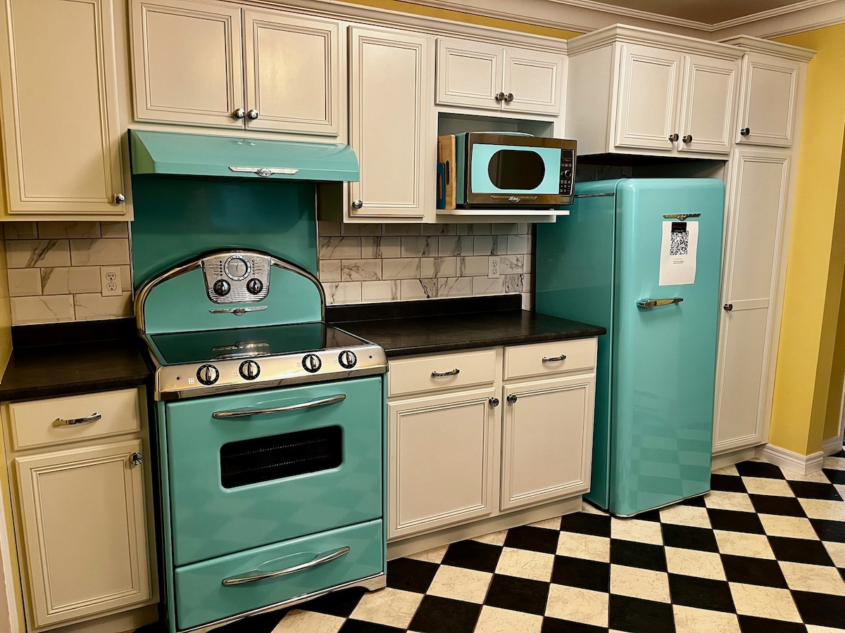 The Hill Flat vintage kitchen